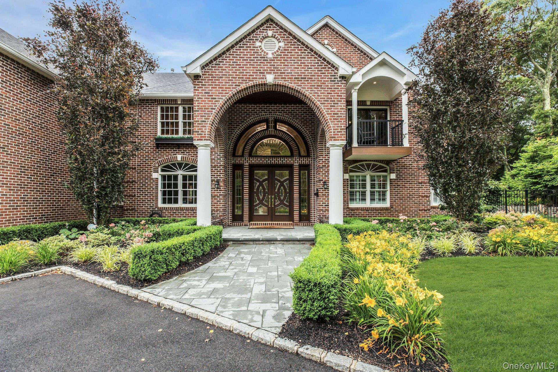 135 Round Swamp Road Huntington, NY 11743 - Photo 4 of 50