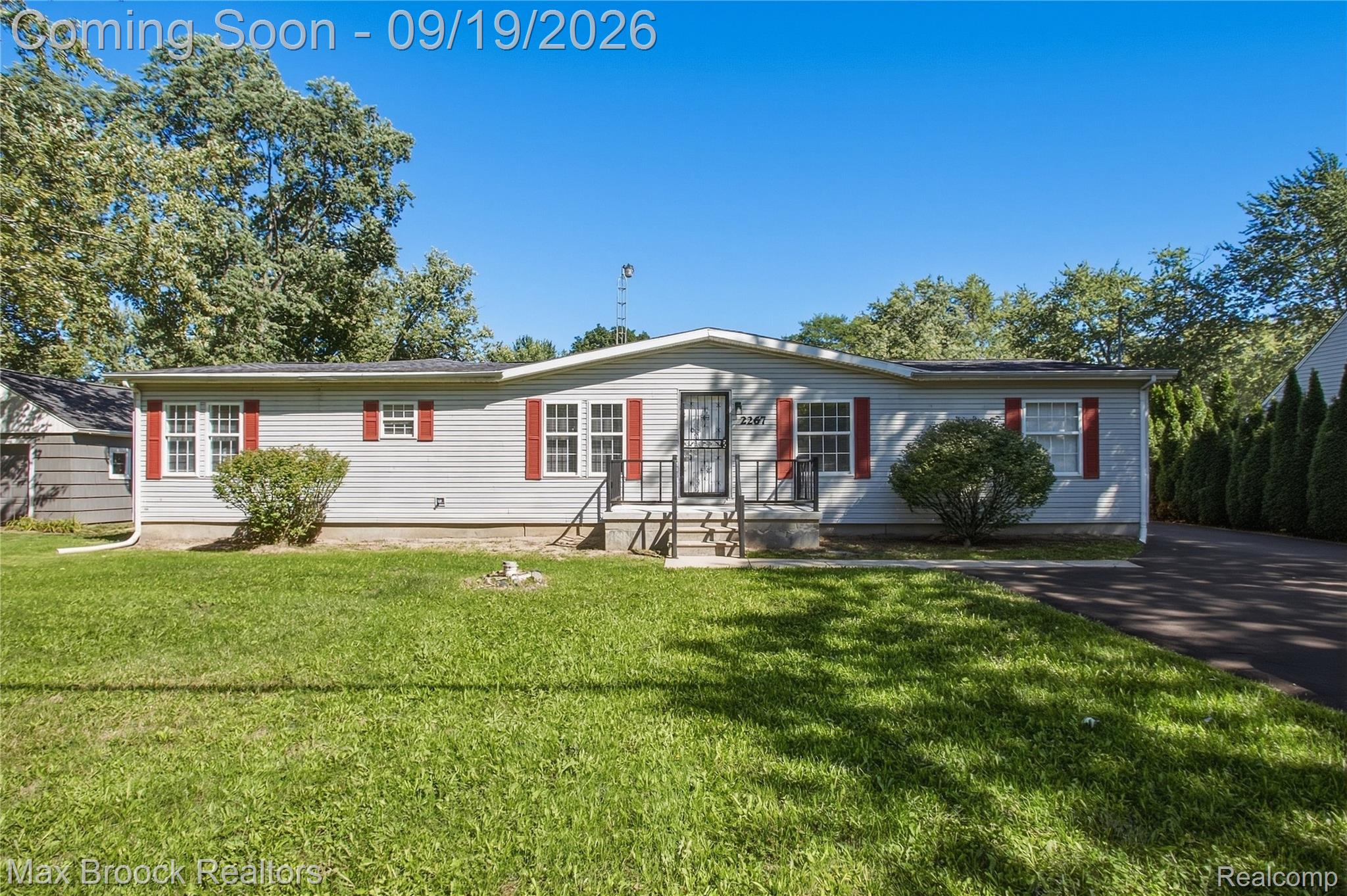 2267 Howe Road Burton, MI 48519 - Photo 51 of 68 IMG_2851.JPG