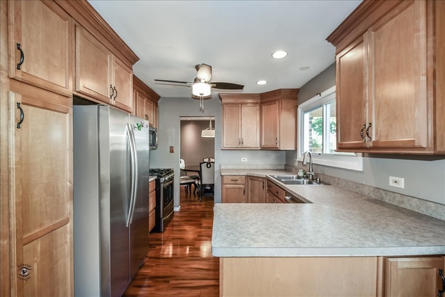 148 Timberlane Road Matteson, IL 60443 - Photo 11 of 23 a kitchen with stainless steel appliances granite countertop a refrigerator a sink and a stove