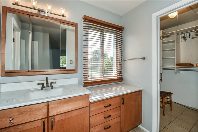 148 Timberlane Road Matteson, IL 60443 - Photo 15 of 23 a bathroom with a sink and a mirror