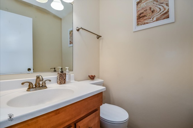 148 Timberlane Road Matteson, IL 60443 - Photo 19 of 23 a bathroom with a sink a toilet and mirror