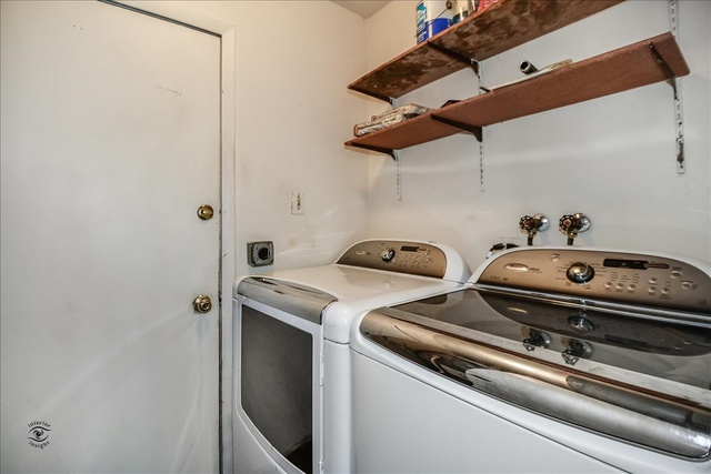 148 Timberlane Road Matteson, IL 60443 - Photo 20 of 23 a utility room with dryer and washer