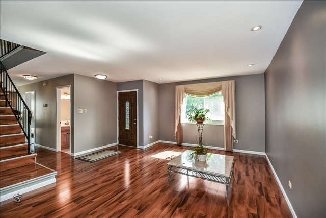 148 Timberlane Road Matteson, IL 60443 - Photo 3 of 23 a living room with hardwood floor and a potted plant