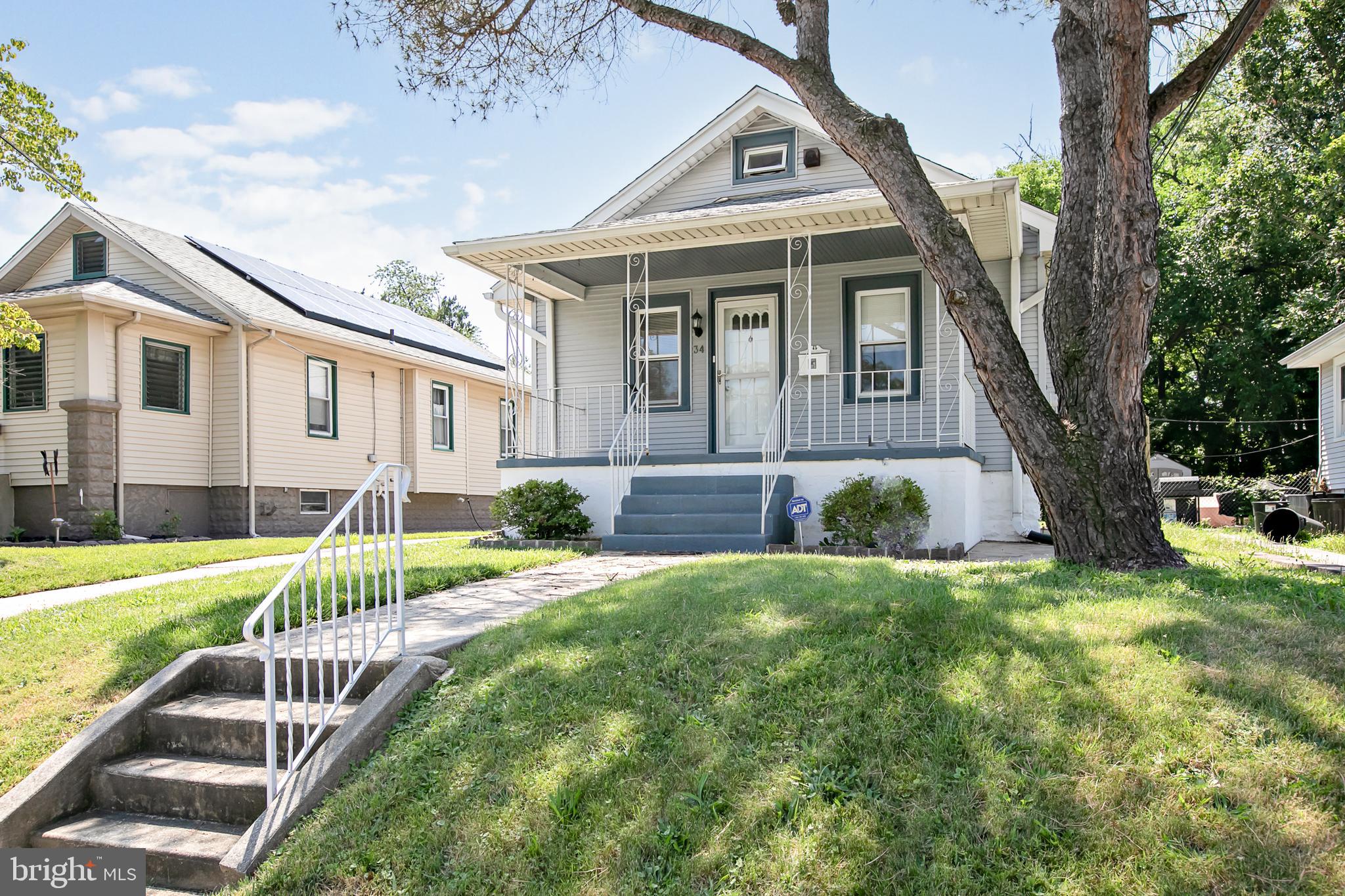 a view of house with a yard