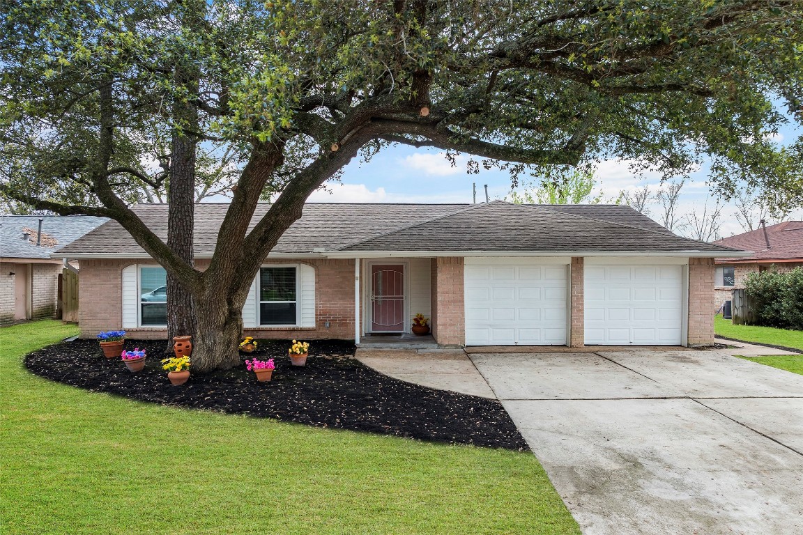 3419 Acorn Springs Lane Spring, TX 77389 - Photo 5 of 24 a front view of house with yard