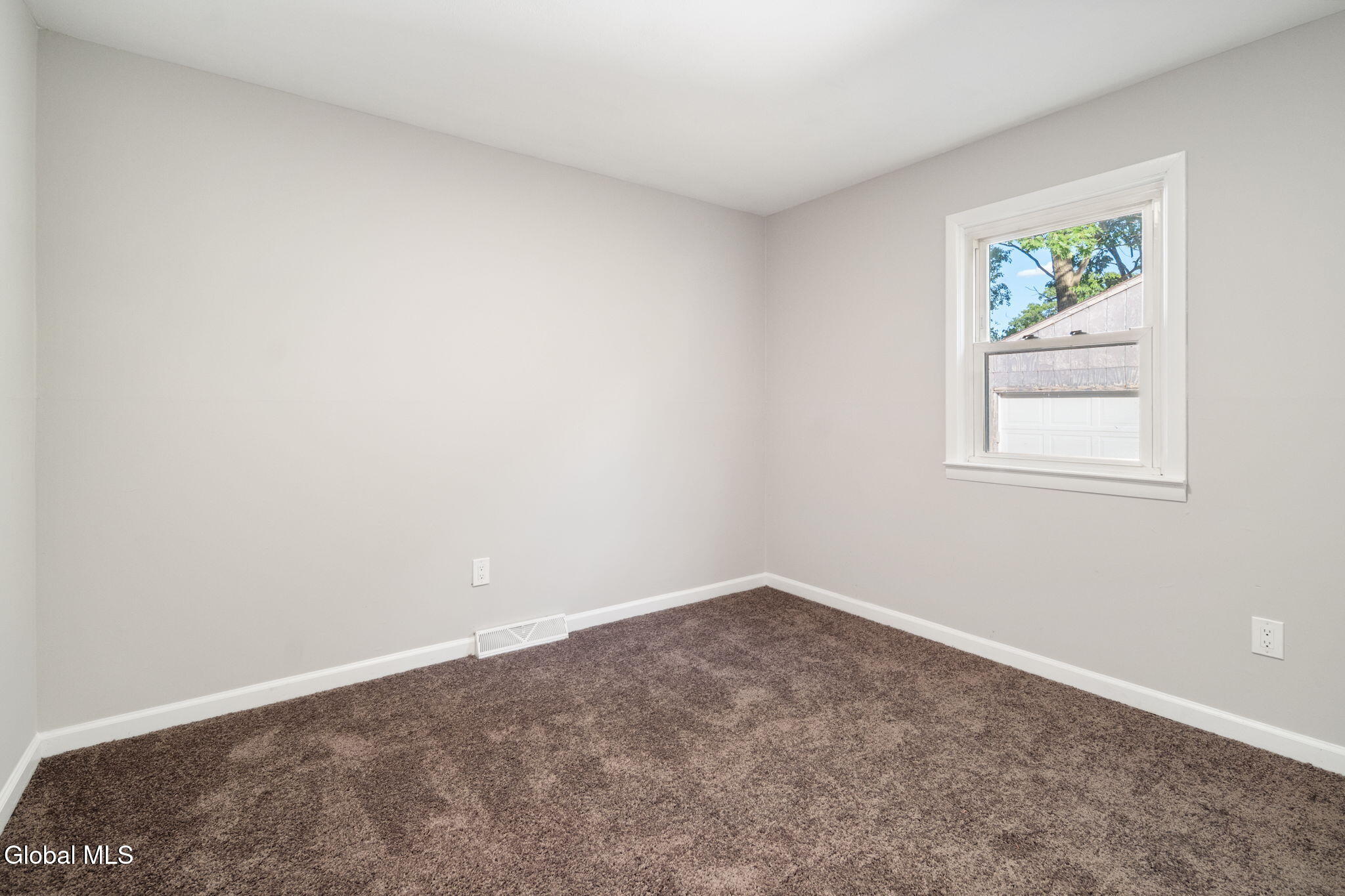 420 Chiswell Road Schenectady, NY 12304 - Photo 22 of 34 22-420ChiswellSt_22