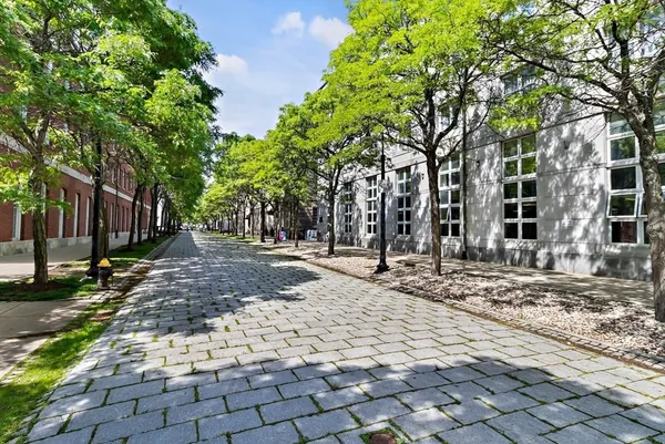 $2,975 | 33 3rd Avenue, Unit U214, Boston, MA 02129