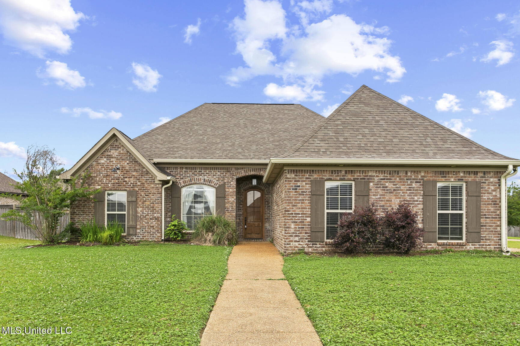 1987 East Ridge Circle Madison, MS 39110 - Photo 1 of 30 Front
