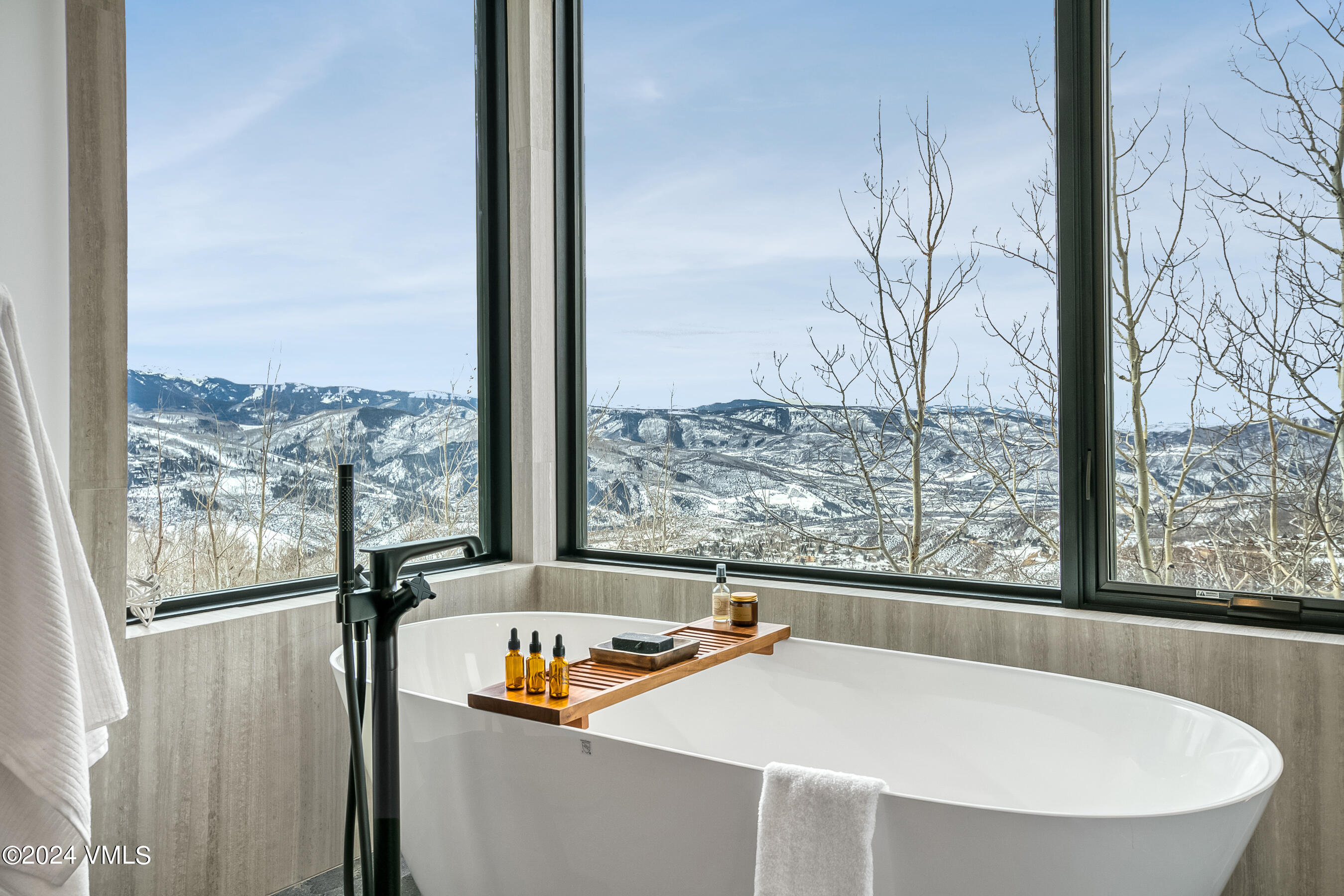 643 Chiming Bells Avon, CO 81620 - Photo 25 of 39 643 Chiming Bells winter primary tub