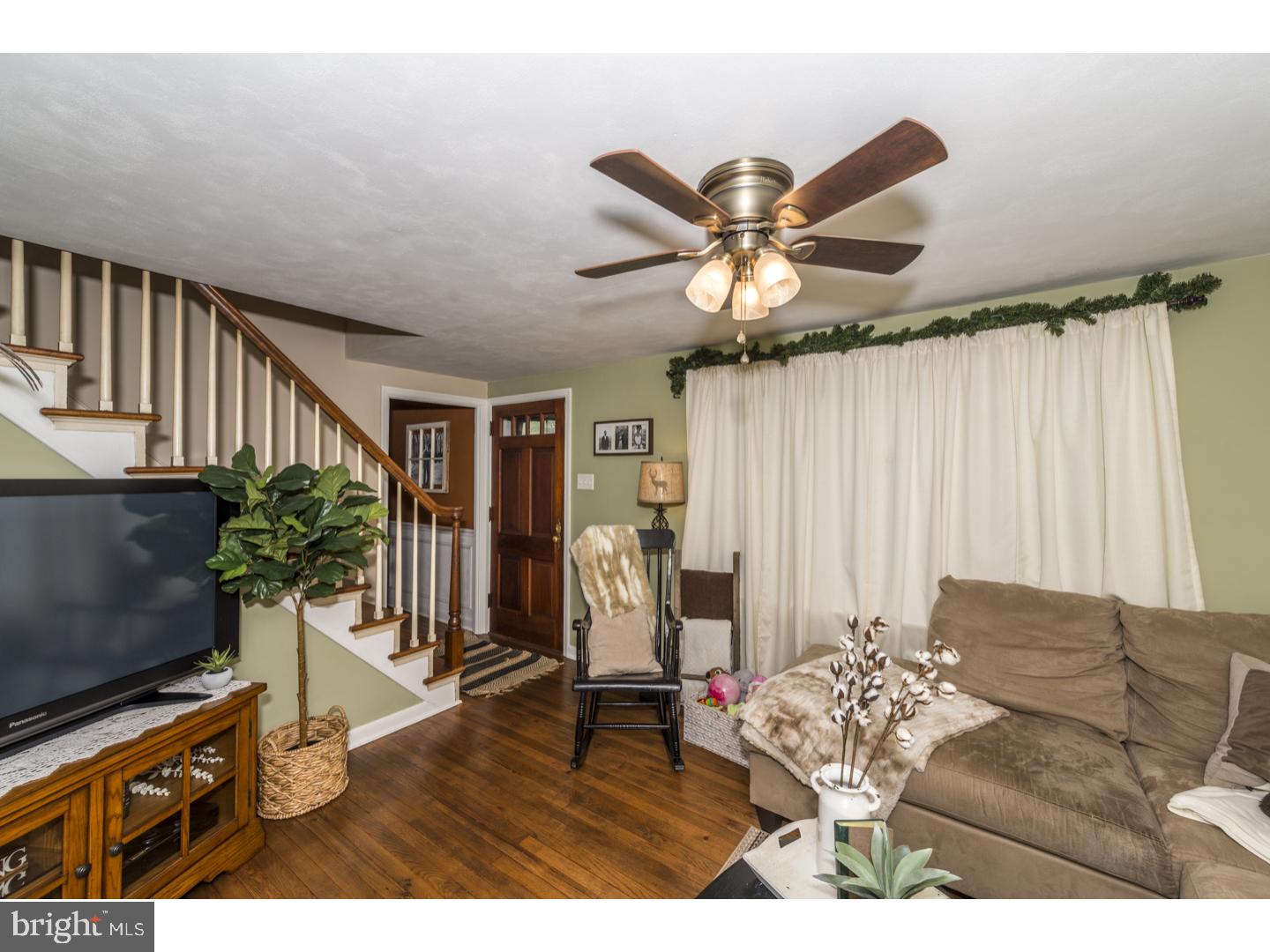 1685 Dry Tavern Road Denver, PA 17517 - Photo 3 of 25 Living Room
