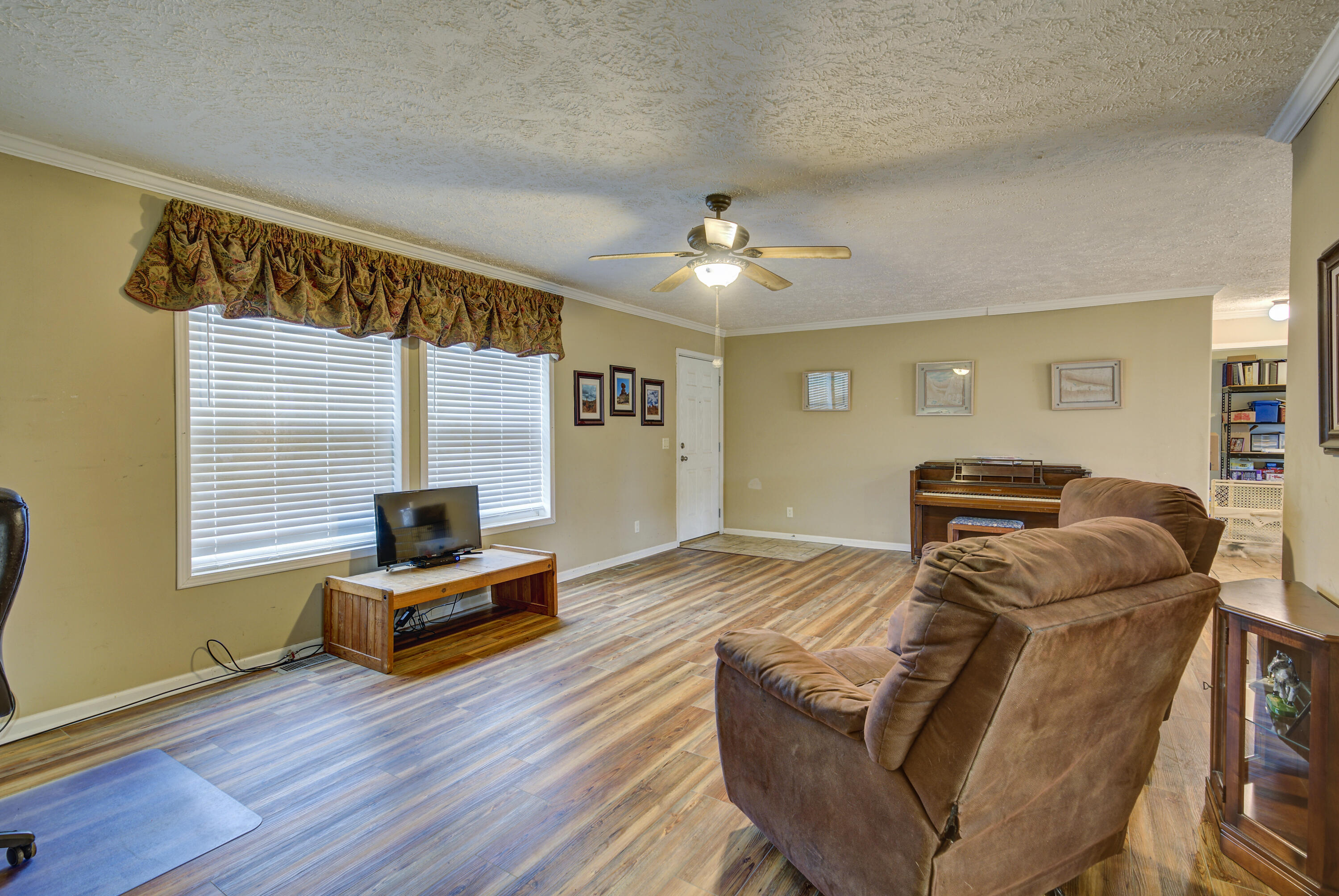 139 Cable Road Jonesborough, TN 37659 - Photo 11 of 47 Cable-Interior-2