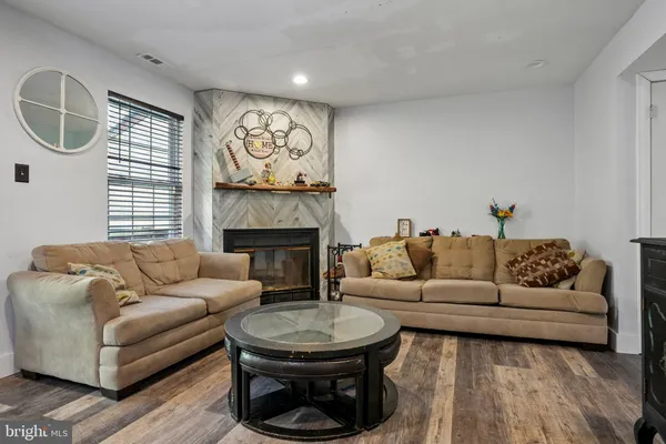 $240,000 | 7 Summit Court, Clementon, NJ 08021