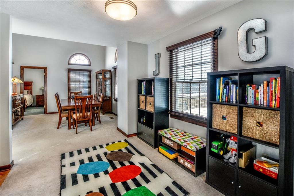5099 West Harbison Road Pittsburgh, PA 15276 - Photo 6 of 20 Family room.