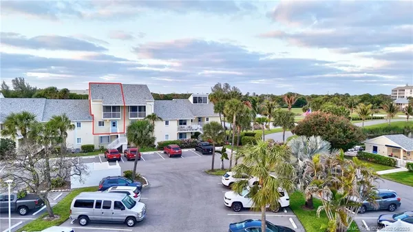 $465,000 | 5532 Northeast Gulfstream Way, Jensen Beach, FL 34957