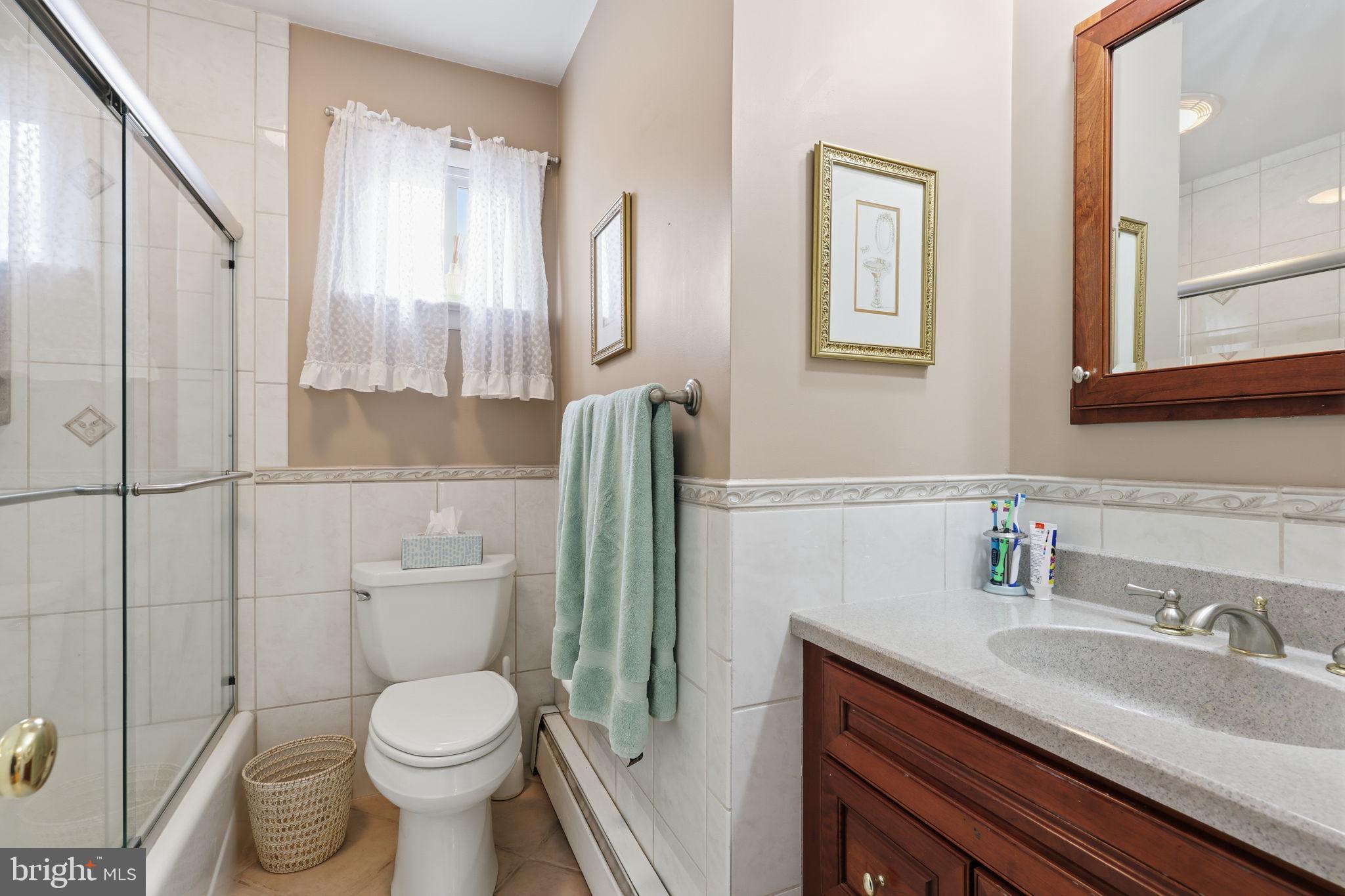401 Red Barn Road Willow Grove, PA 19090 - Photo 18 of 38 Hallway Bathroom