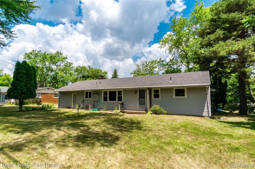 2361 Oklahoma Avenue Rochester Hills, MI 48309 - Photo 5 of 45
