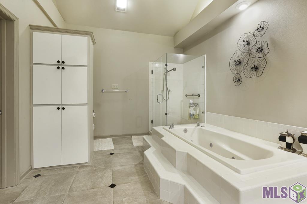 5741 Lake Shadow Drive Baton Rouge, LA 70817 - Photo 22 of 50