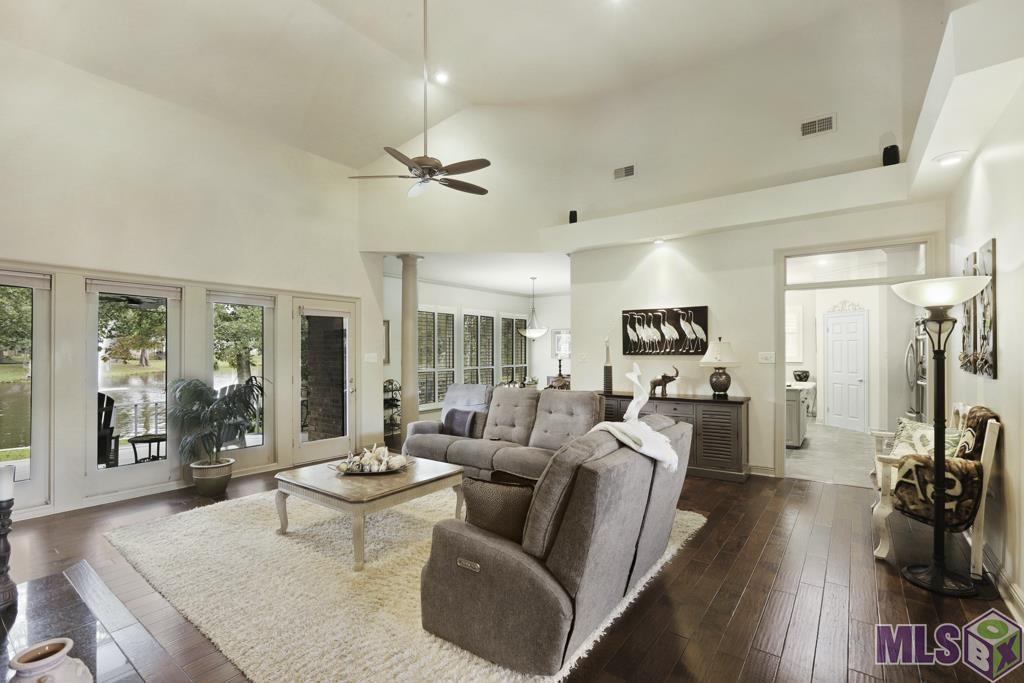 5741 Lake Shadow Drive Baton Rouge, LA 70817 - Photo 4 of 50