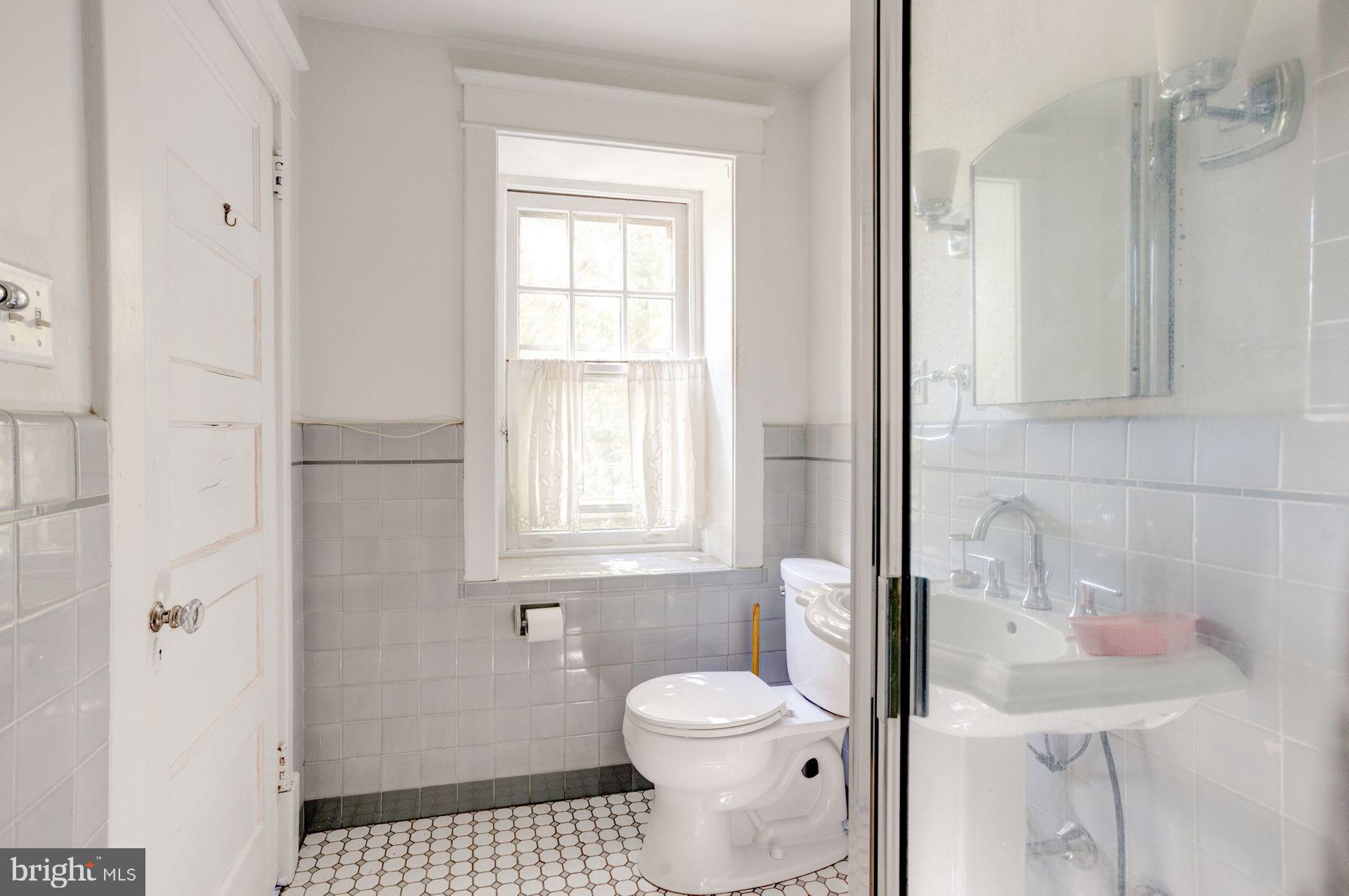 375 Pelham Road Philadelphia, PA 19119 - Photo 29 of 61 Gallery Image 29