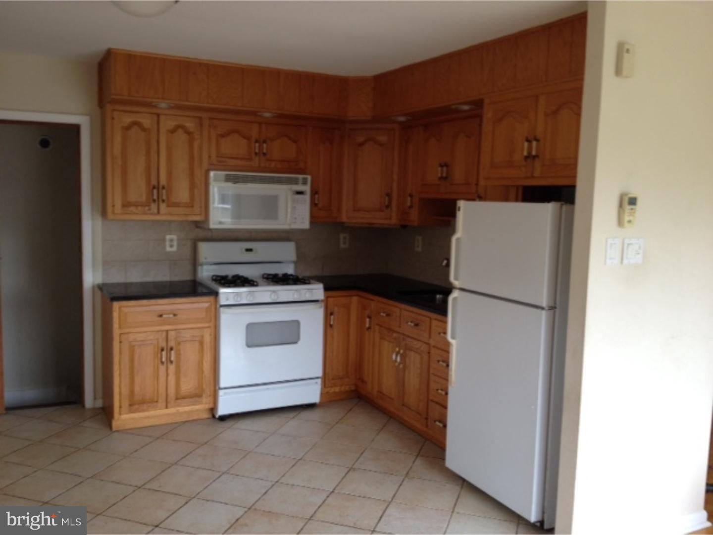 1056 Surrey Road Philadelphia, PA 19115 - Photo 5 of 18
