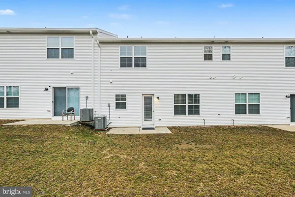 a view of a house with backyard and garden