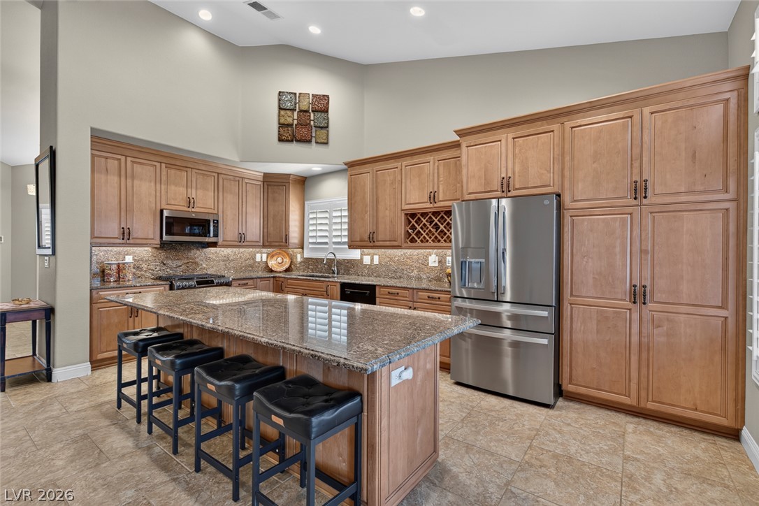 818 Manor Shores Road Henderson, NV 89002 - Photo 14 of 35 Culinary creations come to life in this kitchen, featuring an extended granite island and ample cabinet storage.