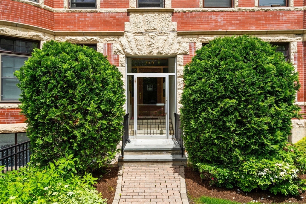 149 Winthrop Road, Unit 5 Brookline, MA 02445 - Photo 3 of 23