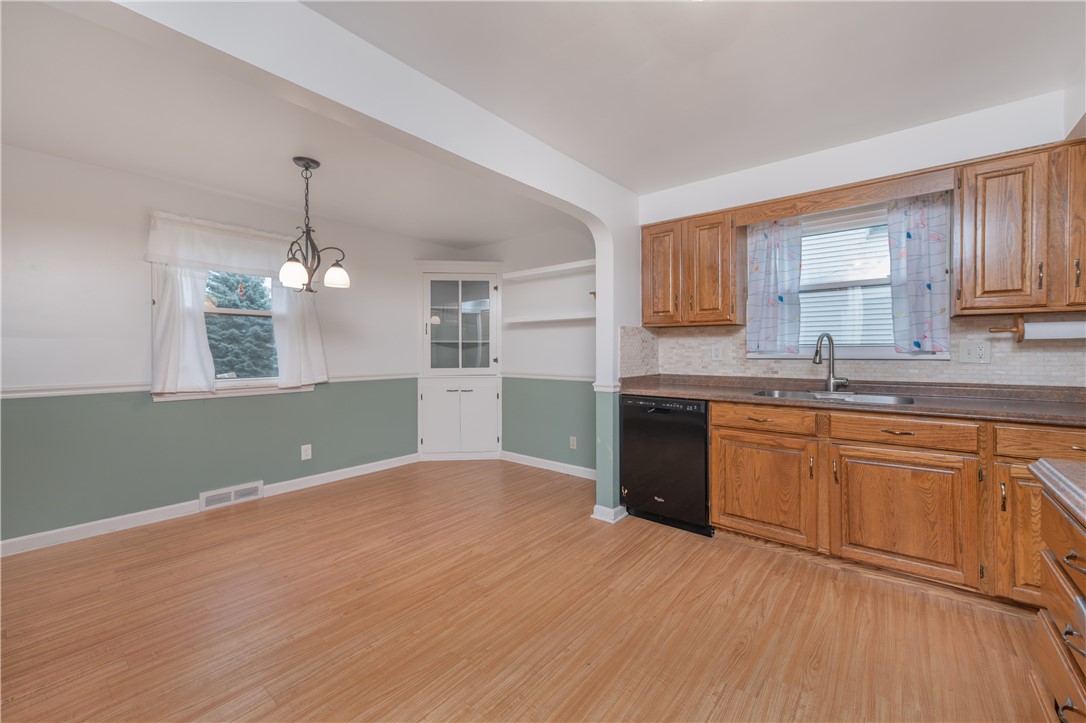 275 Garford Road Irondequoit, NY 14622 - Photo 8 of 37