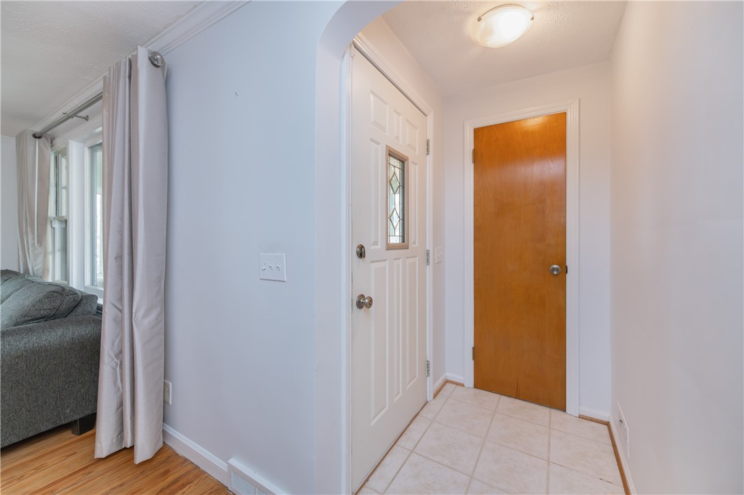 275 Garford Road Irondequoit, NY 14622 - Photo 10 of 37