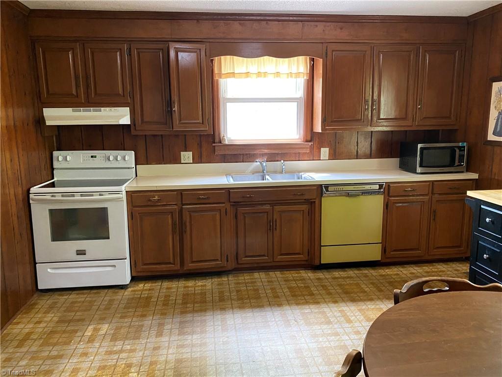 2452 Salem Church Road Lincolnton, NC 28092 - Photo 6 of 14 Kitchen