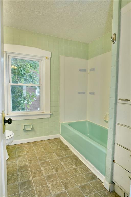 1107 West Ridge Avenue Sharpsville, PA 16150 - Photo 34 of 48 a bathroom with a bathtub and next to a window