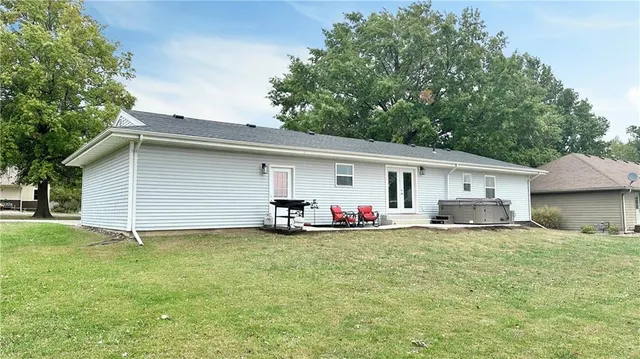 $275,000 | 1712 Hillcrest Drive, Trenton, MO 64683