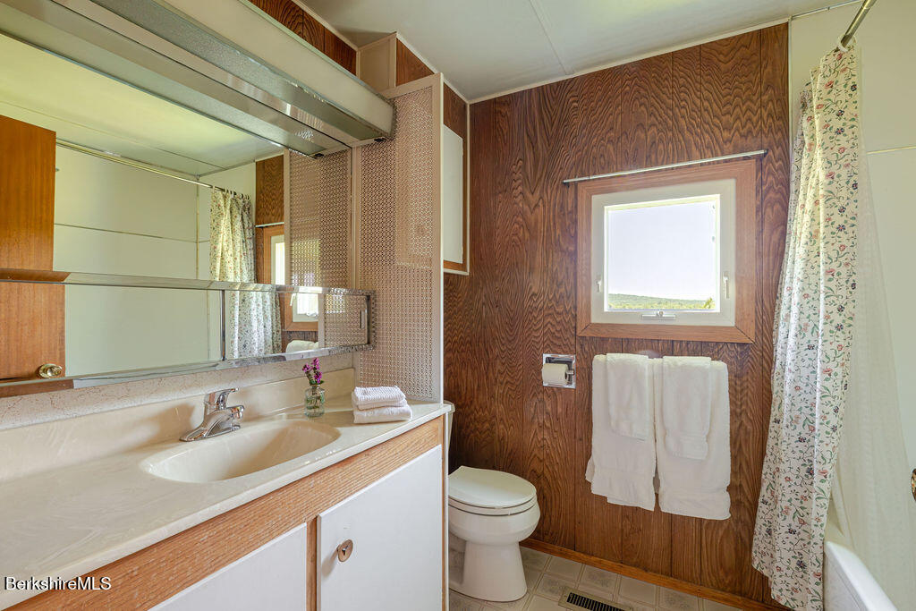 2 Woodruff Road West Stockbridge, MA 01266 - Photo 14 of 24 Full Bathroom