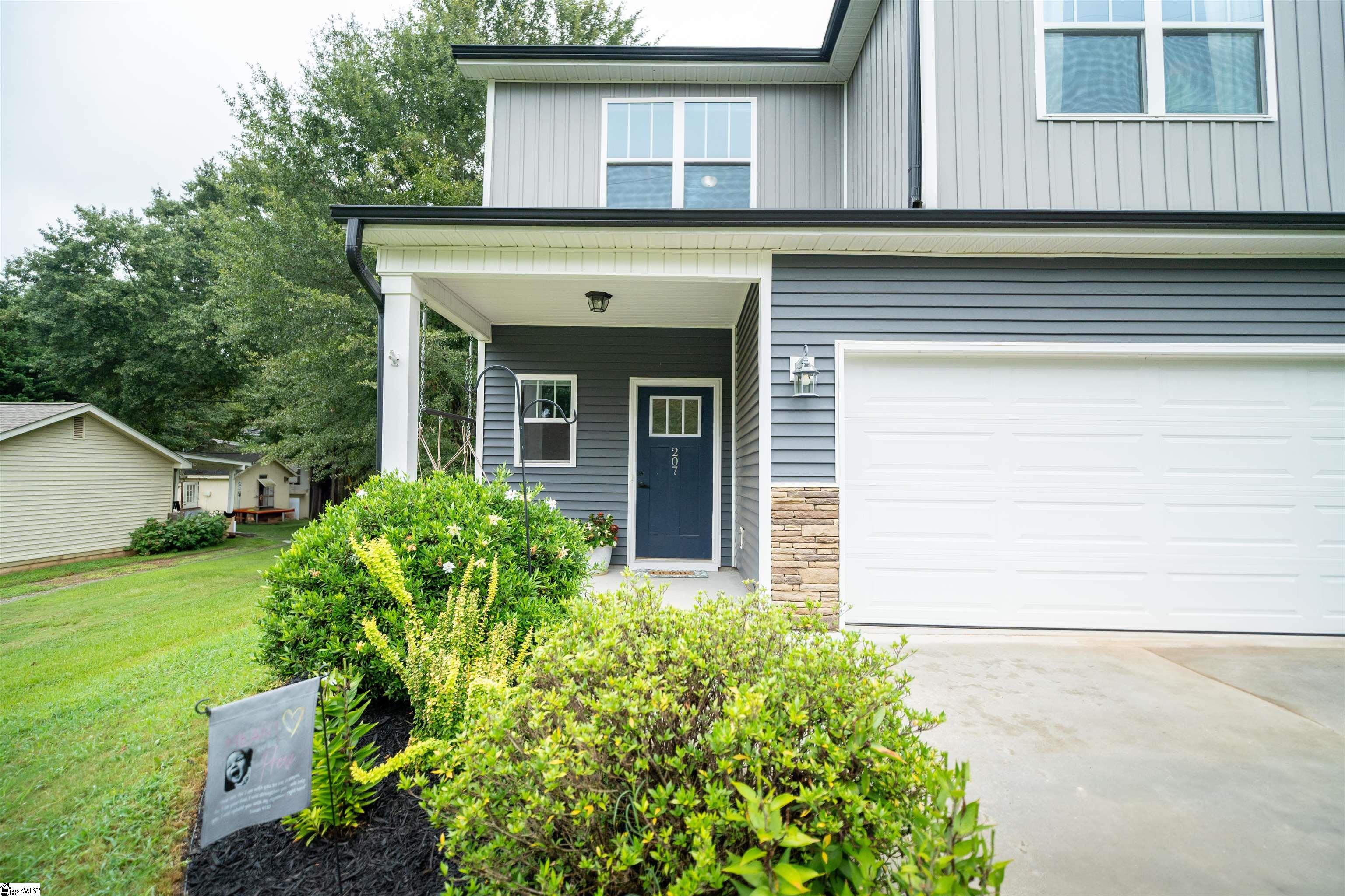 207 Phillips Avenue Easley, SC 29640 - Photo 2 of 39