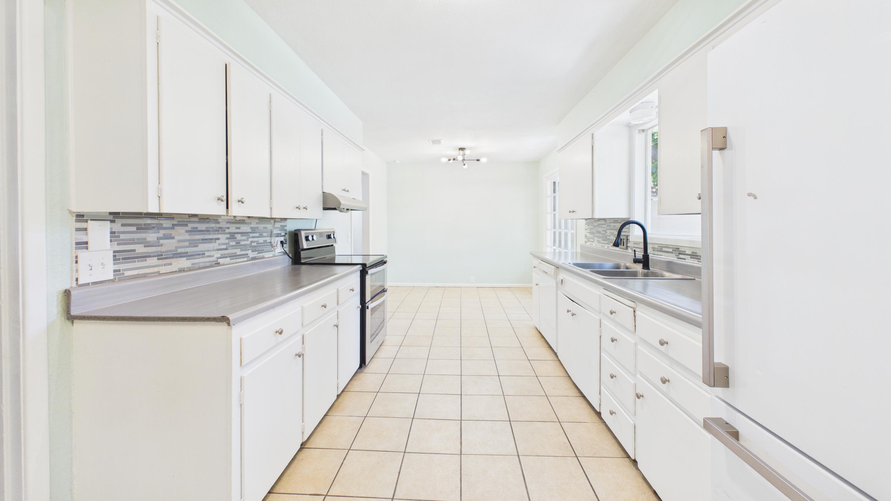 4405 47th Street Lubbock, TX 79414 - Photo 13 of 37 CAM06379G6-PR0028-STILL018