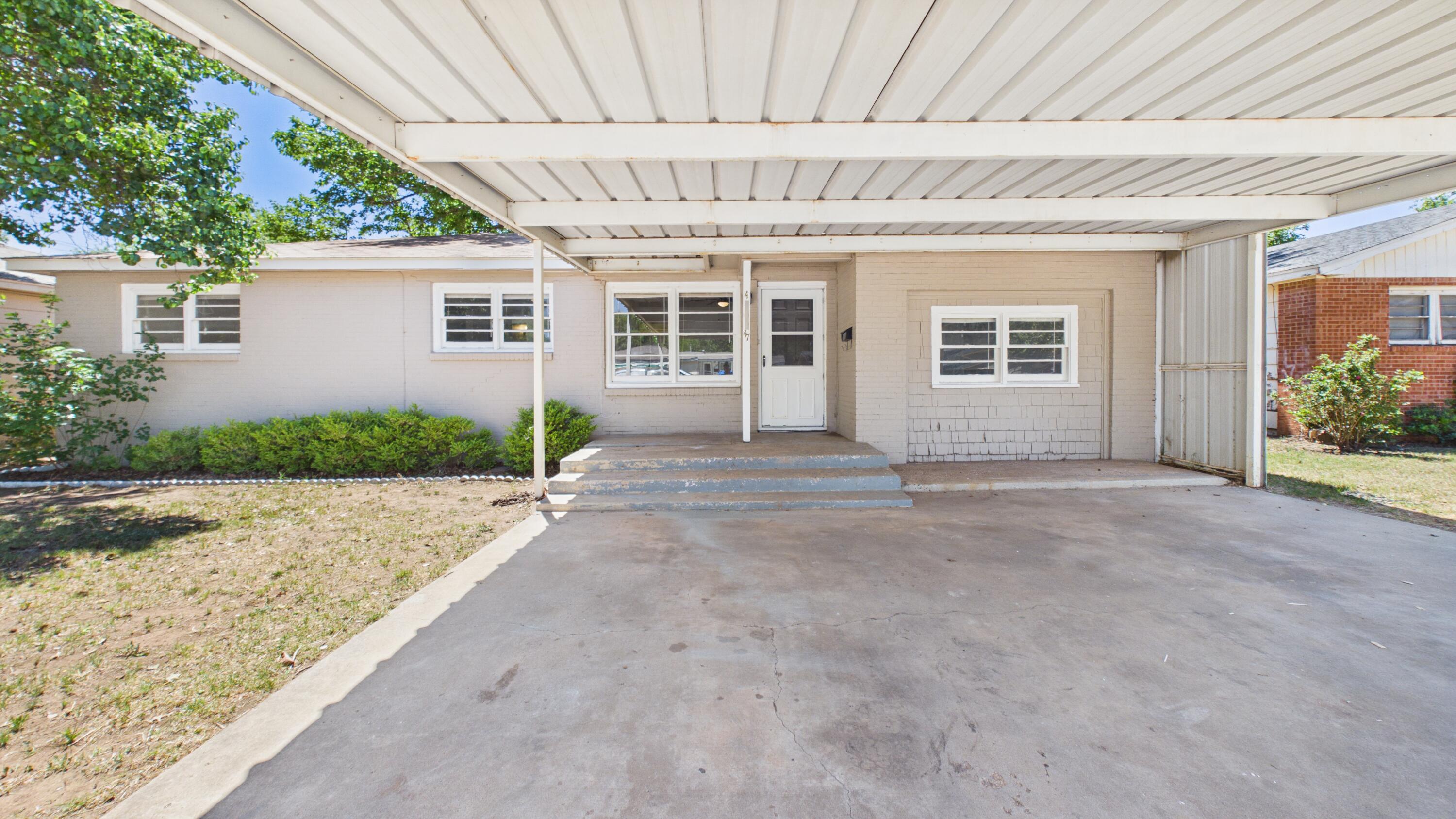 4405 47th Street Lubbock, TX 79414 - Photo 4 of 37 CAM06379G6-PR0028-STILL004