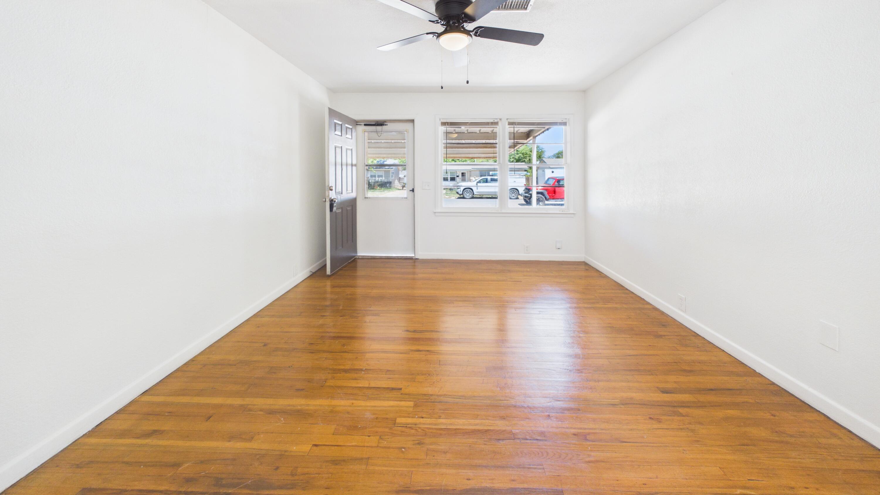 4405 47th Street Lubbock, TX 79414 - Photo 5 of 37 CAM06379G6-PR0028-STILL008