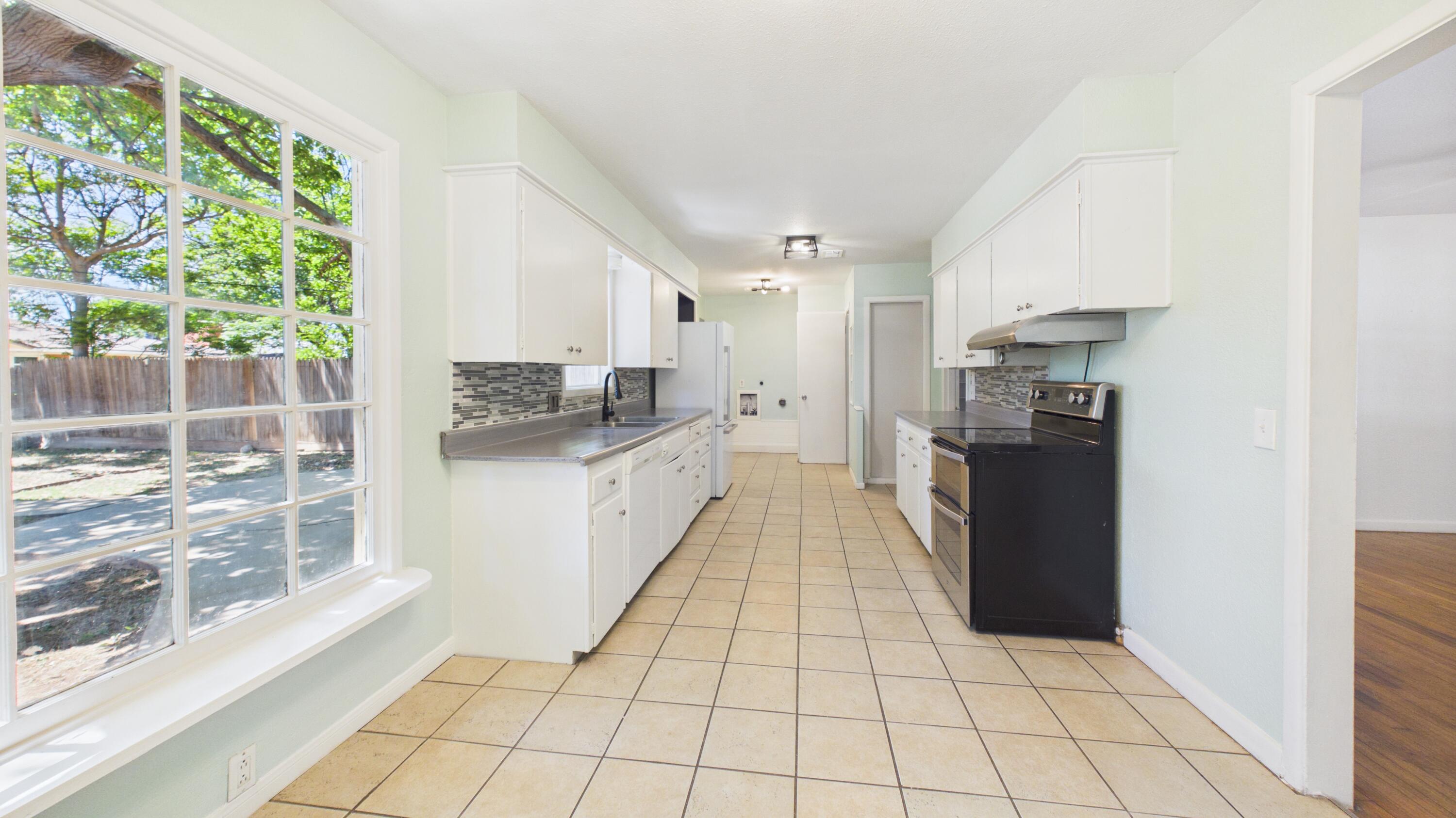 4405 47th Street Lubbock, TX 79414 - Photo 9 of 37 CAM06379G6-PR0028-STILL013