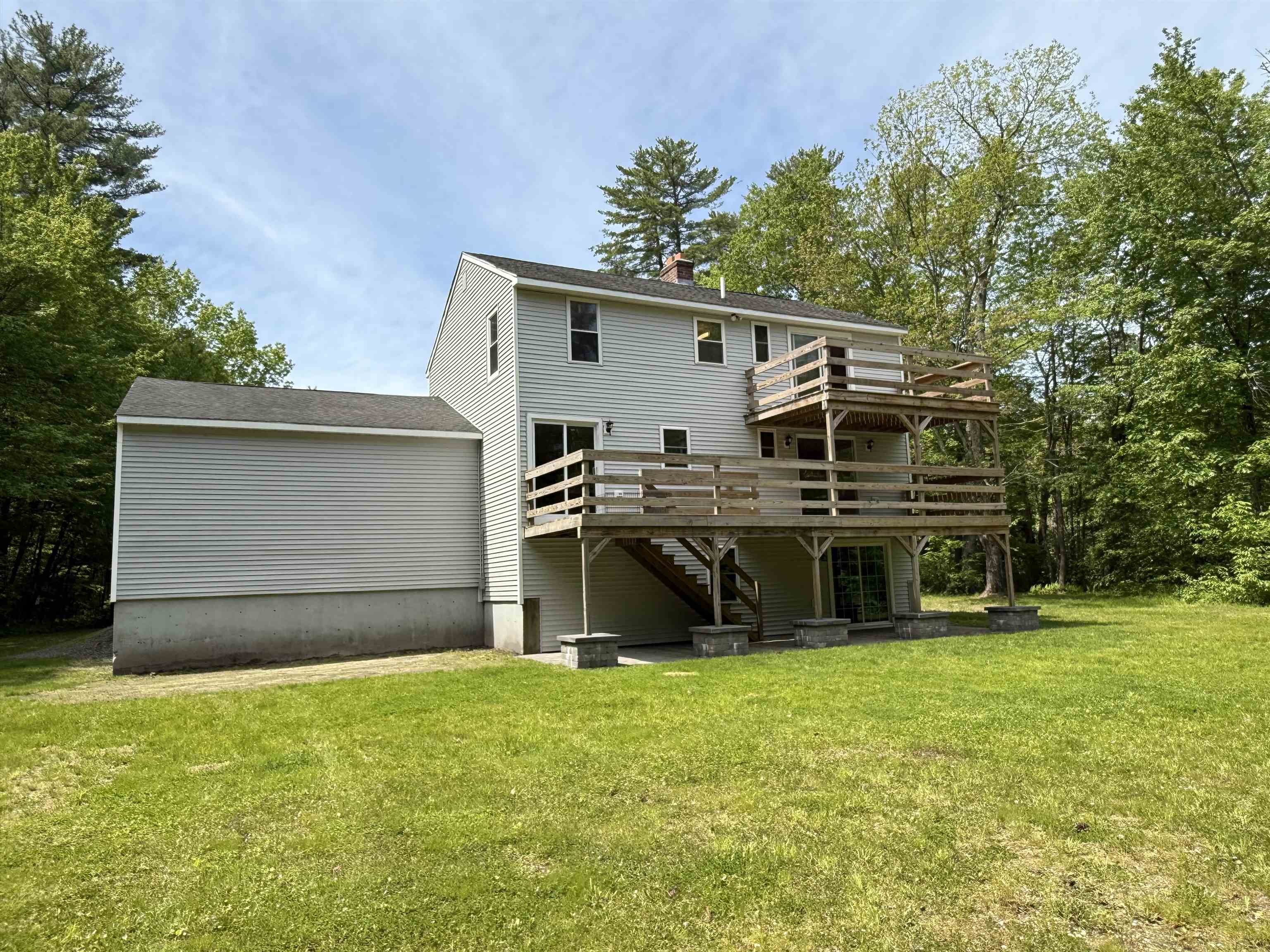 2 Germantown Road Derry, NH 03038 - Photo 4 of 16