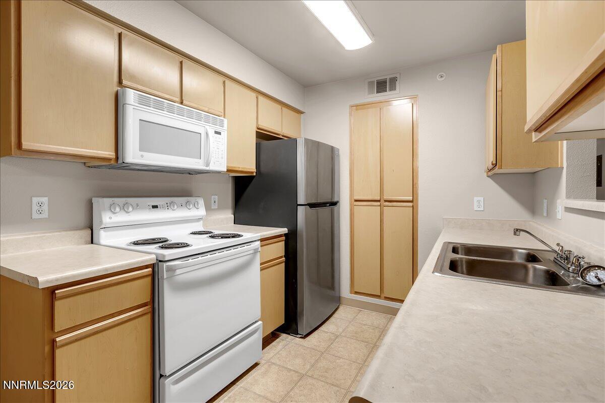 6850 Sharlands Avenue, Unit 2127 Reno, NV 89523 - Photo 8 of 42 08-008