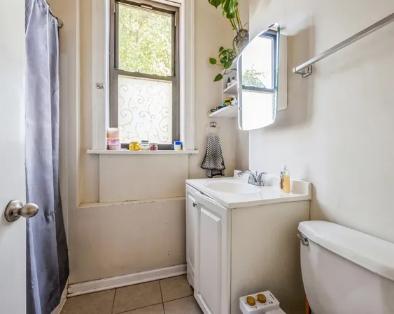 $2,895 | 3140 North Kenmore Avenue, Unit 3, Chicago, IL 60657