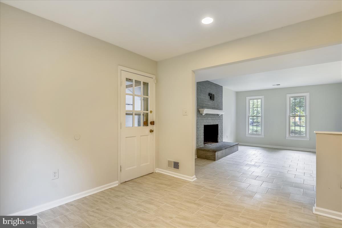 904 Windmill Lane Silver Spring, MD 20905 - Photo 14 of 42 Dining Area