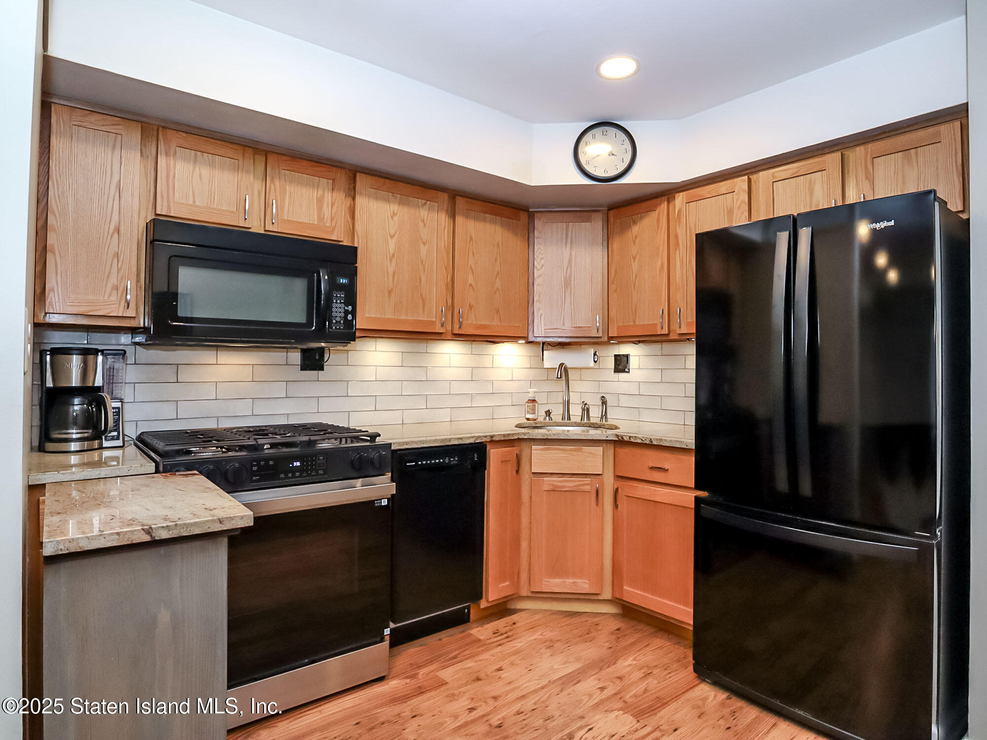 3438 Amboy Road Staten Island, NY 10306 - Photo 5 of 16 IMG_3652