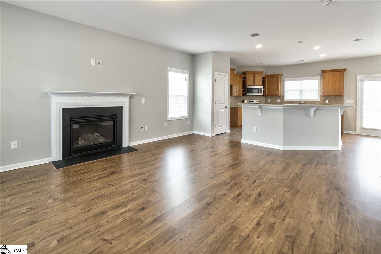 295 Castleton Circle Boiling Springs, SC 29316 - Photo 3 of 15
