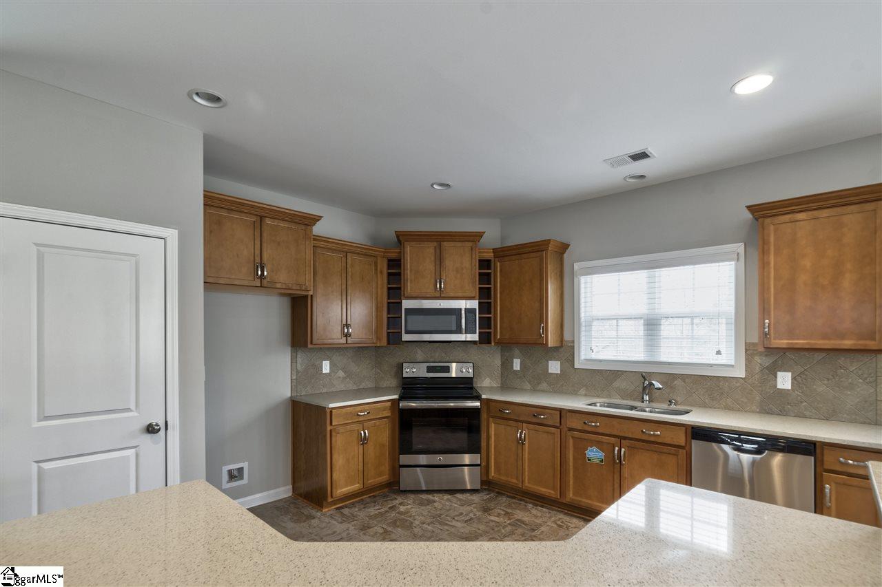 295 Castleton Circle Boiling Springs, SC 29316 - Photo 4 of 15