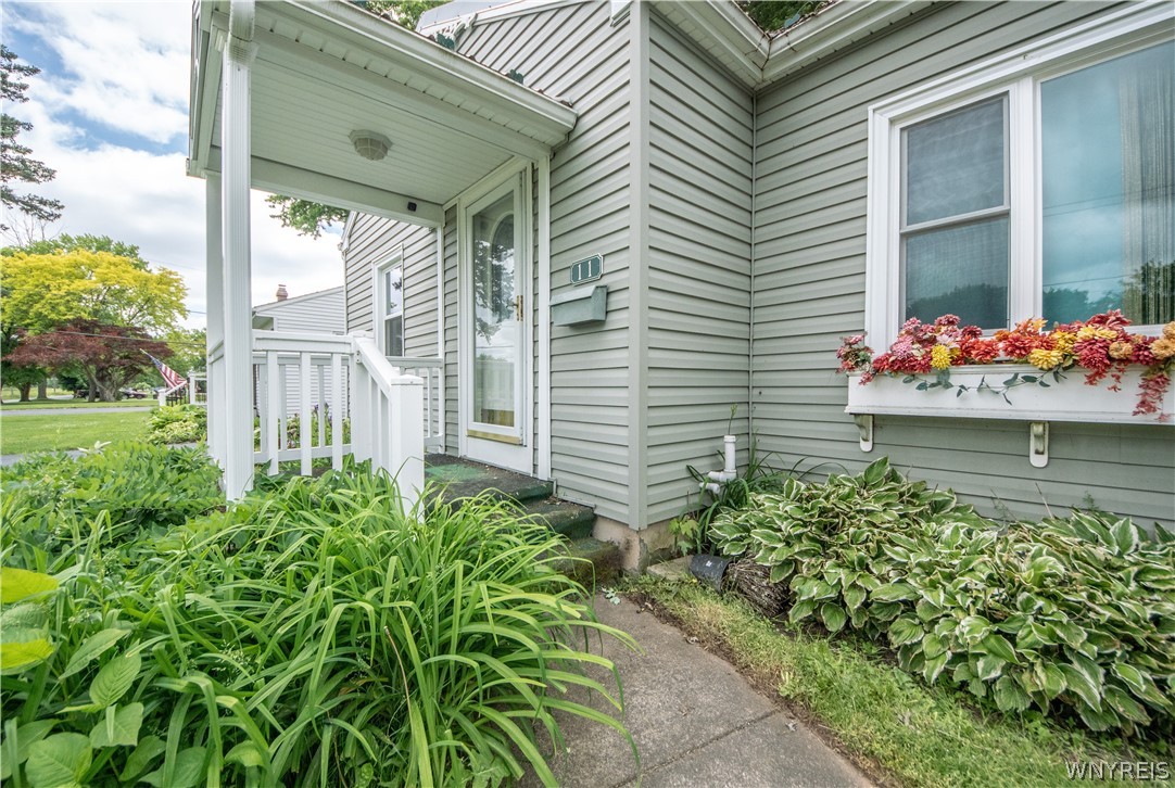 11 Davison Road Lockport, NY 14094 - Photo 3 of 46