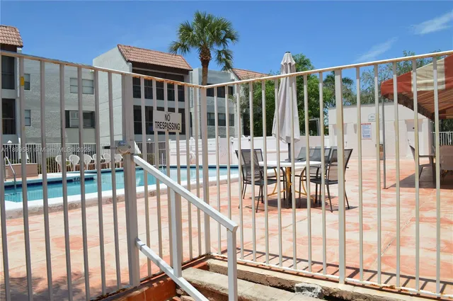 $2,050 | 303 Racquet Club Road, Unit 113, Weston, FL 33326