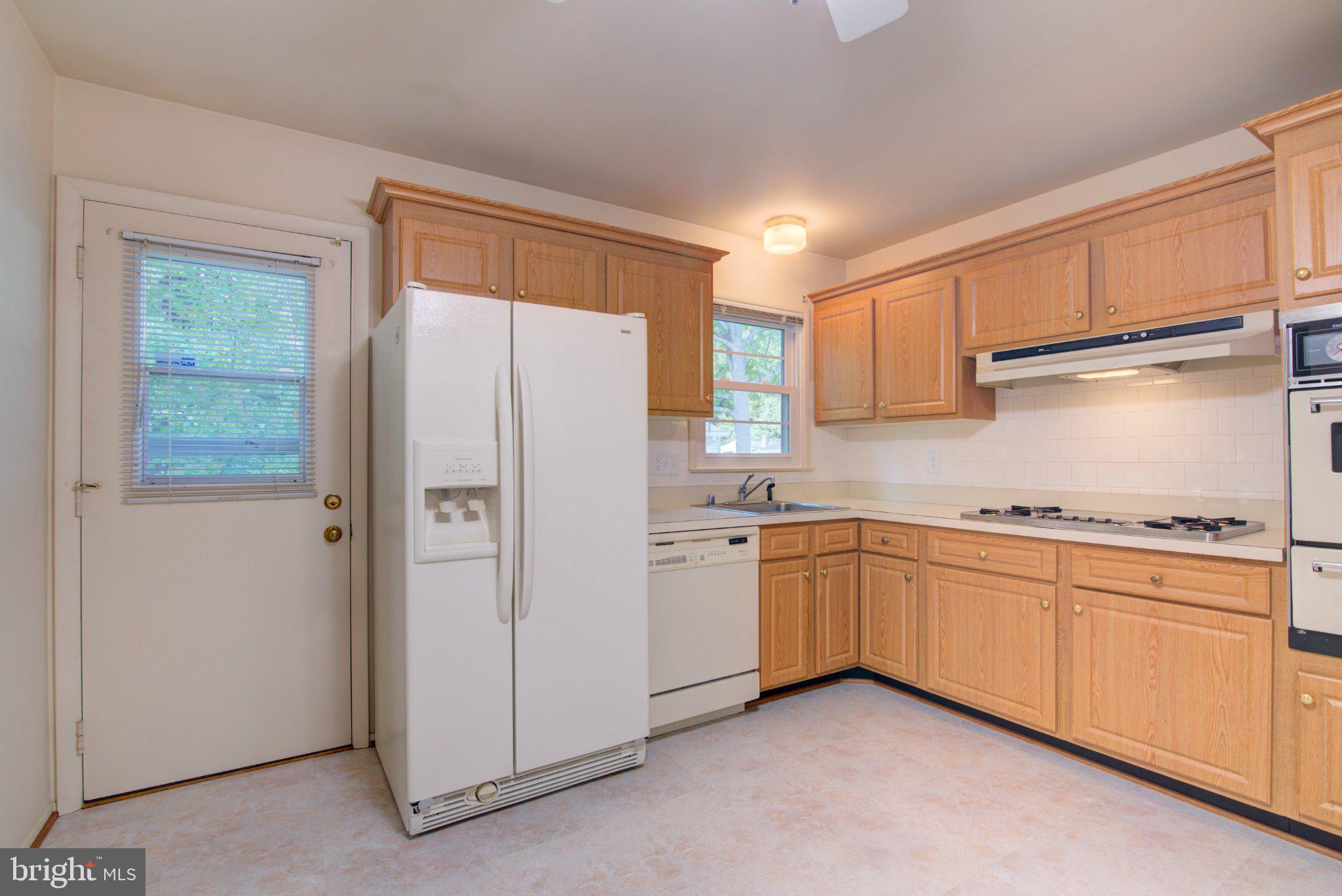 6914 Hadlow Drive Springfield, VA 22152 - Photo 7 of 31 Kitchen