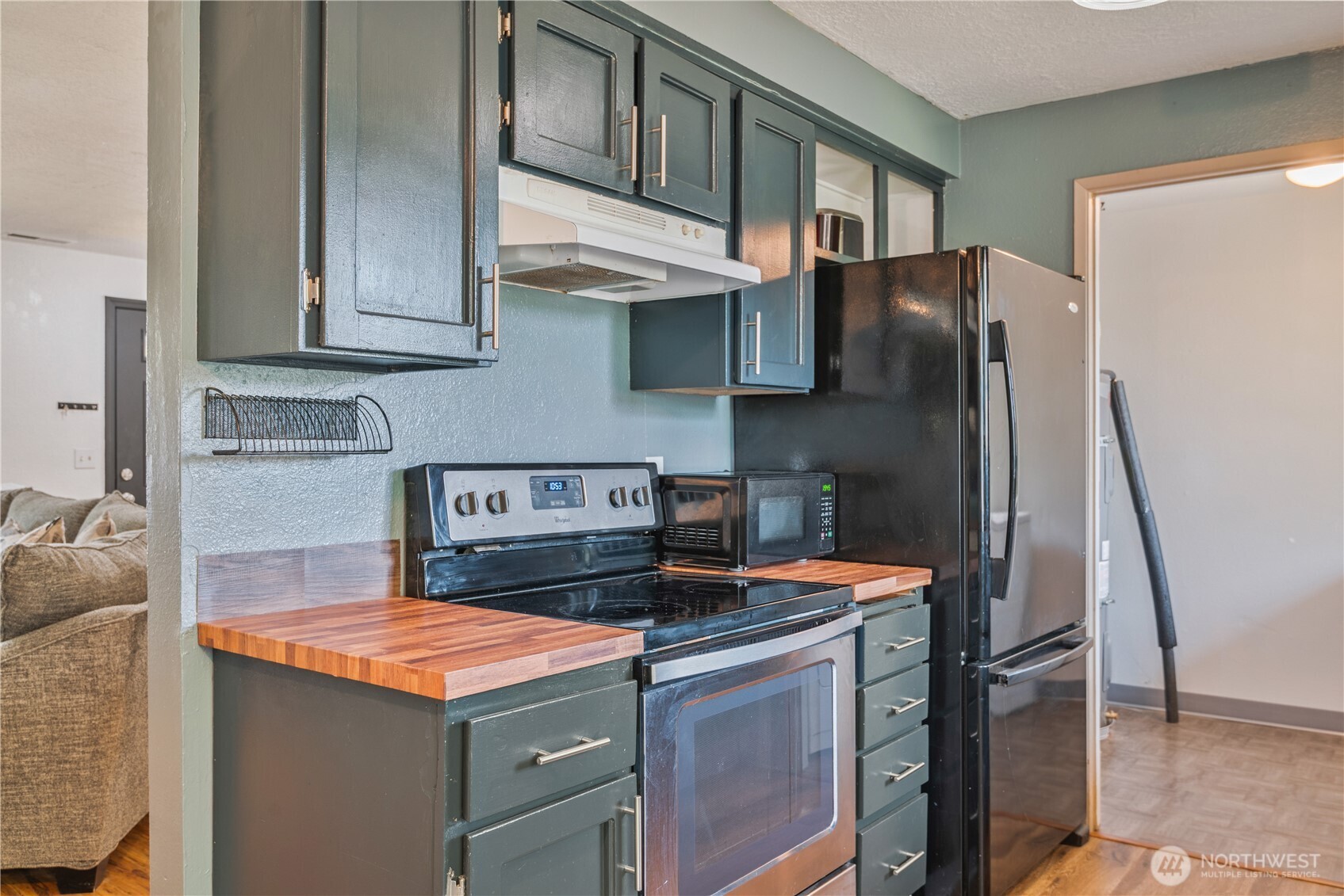 642 5th Avenue Southwest Castle Rock, WA 98611 - Photo 11 of 33 a kitchen with stainless steel appliances granite countertop a stove a refrigerator and a cabinets
