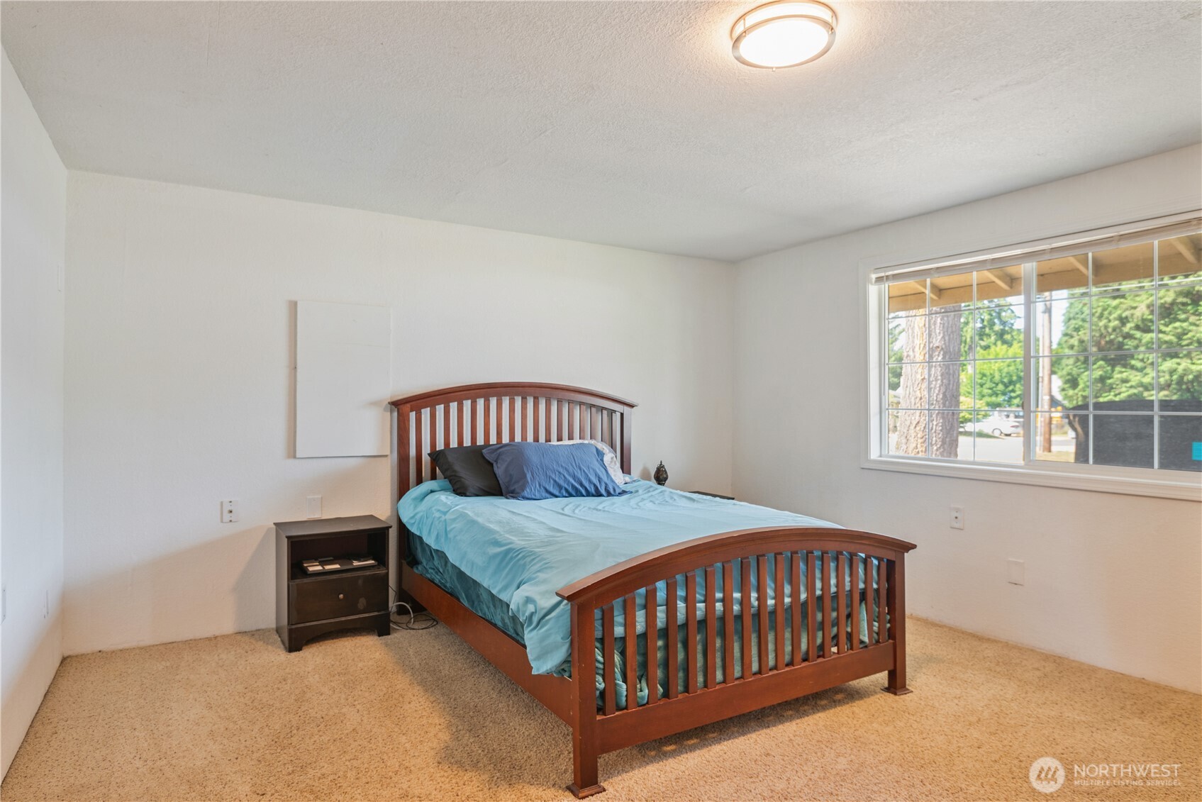 642 5th Avenue Southwest Castle Rock, WA 98611 - Photo 14 of 33 a bedroom with a bed and a window